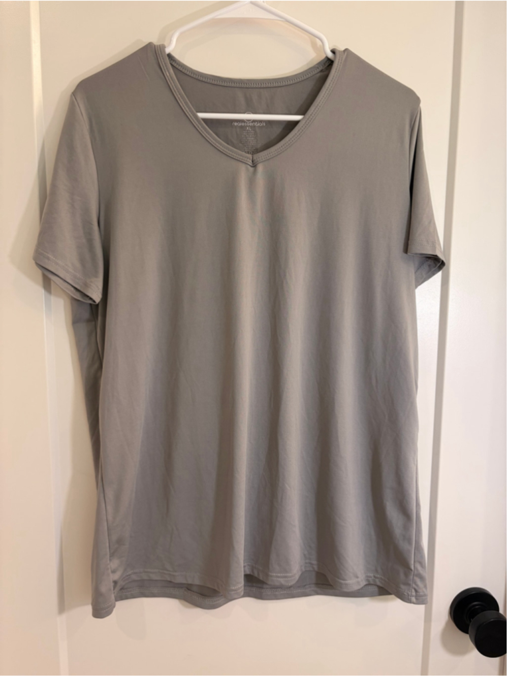 Women's Real Essentials Grey Short Sleeve V-Neck Tee Size XL
